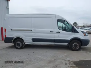 2018 Ford Transit z VIN 1FTBW2CM3JKA90610, wystawiony jako IAAI lot #42036872 z przebiegiem 81 833 mil mil oraz . Historia ofert i sprzedaży dostępna na DreamBid. Obrazek 14.
