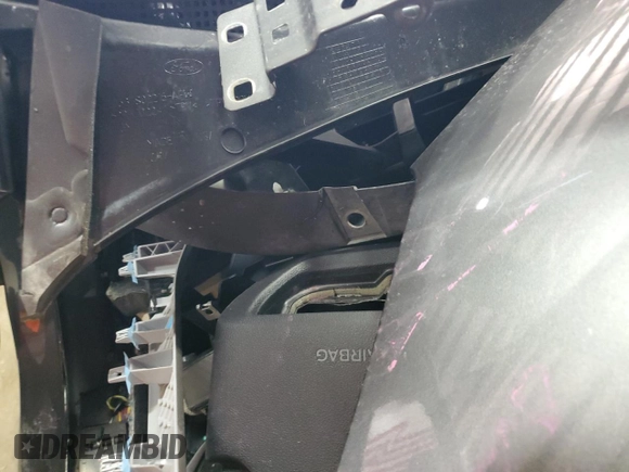 2021 Ford Escape SEL z VIN 1FMCU0H66MUB04206, wystawiony jako Copart lot #56638585 z przebiegiem Nie podano mil oraz Szkoda całkowita • Salvage title. Historia ofert i sprzedaży dostępna na DreamBid. Obrazek 9.