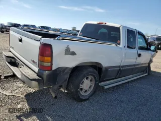 2000 GMC New Sierra 1500 SLE with VIN 2GTEC19T0Y1358568, listed as a Copart auction lot 43400635 with 299,733 mi miles and Salvage Title. Bid and sale history available at carsss.com. Image 3.
