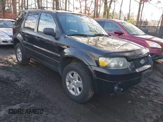 2006 Ford Escape Limited with VIN 1FMYU94196KA27821, listed as a IAAI auction lot 41440532 with 181,165 mi miles. Bid and sale history available at carsss.com. Image 1.