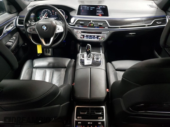 2019 BMW 7 Series 740i xDrive with VIN WBA7E4C50KGV28739, listed as a Copart auction lot 69882784 with 24,695 mi miles and Clean title. Bid and sale history available at DreamBid. Image 8.