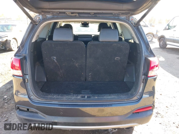2018 Kia Sorento EX with VIN 5XYPHDA52JG346569, listed as a IAAI auction lot 40932087 with 121,836 mi miles and . Bid and sale history available at DreamBid. Image 8.