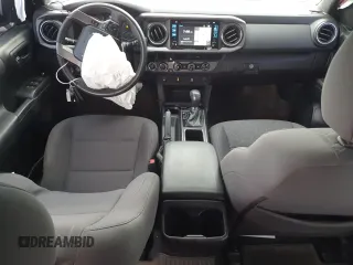 2017 Toyota Tacoma SR5 z VIN 3TMCZ5AN2HM052619, wystawiony jako Copart lot #50649525 z przebiegiem 89 194 mil mil oraz Szkoda całkowita • Salvage title. Historia ofert i sprzedaży dostępna na DreamBid. Obrazek 8.