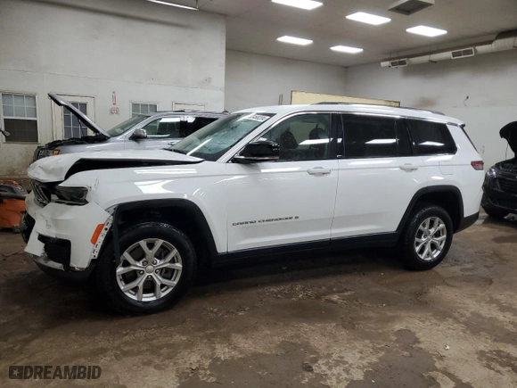 2023 Jeep Grand Cherokee L Limited with VIN 1C4RJKBG8P8771117, listed as a Copart auction lot 83468204 with 32,877 mi miles and Clean Title. Bid and sale history available at carsss.com. Image 1.