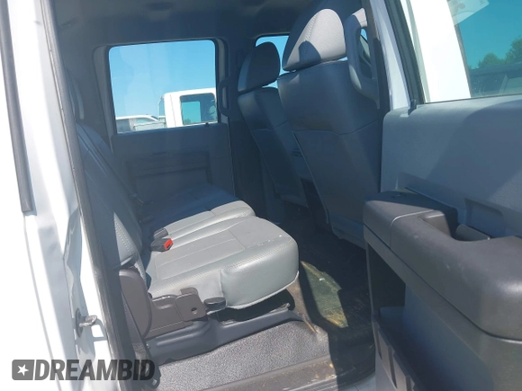 2012 Ford F-250 XL z VIN 1FT7W2B65CEB09619, wystawiony jako IAAI lot #42484807 z przebiegiem 42 149 mil mil oraz . Historia ofert i sprzedaży dostępna na DreamBid. Obrazek 8.