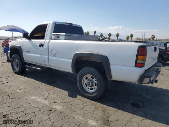 2006 GMC Sierra 2500HD Work Truck with VIN 1GTHC24U46E176421, listed as a Copart auction lot 70282594 with 0 mi miles and Salvage Title. Bid and sale history available at carsss.com. Image 2.