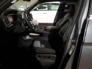 2024 Volkswagen Atlas SE z VIN 1V2KE2CA1RC200714, wystawiony jako Copart lot #43187725 z przebiegiem Nie podano mil oraz Szkoda całkowita • Salvage title. Historia ofert i sprzedaży dostępna na DreamBid. Obrazek 7.