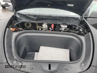 2022 Tesla Model Y Performance z VIN 7SAYGDEF9NF382883, wystawiony jako Copart lot #52028085 z przebiegiem 49 108 mil mil oraz Szkoda całkowita • Salvage title. Historia ofert i sprzedaży dostępna na DreamBid. Obrazek 11.