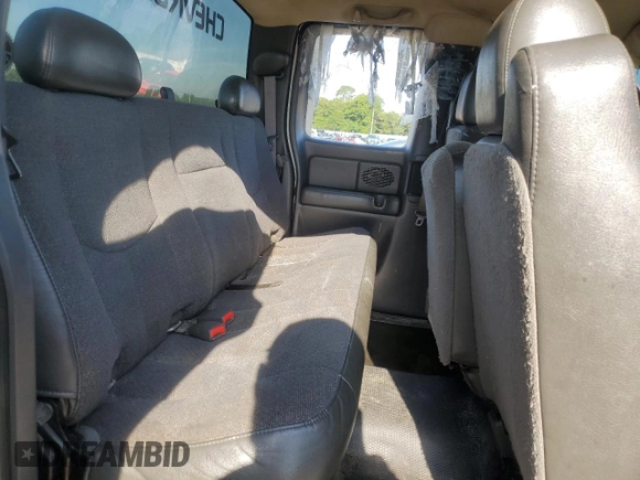 2005 Chevrolet Silverado 1500 LS z VIN 1GCEK19V45E151261, wystawiony jako Copart lot #61556275 z przebiegiem 329 943 mil mil oraz Czysty tytuł • Clean title. Historia ofert i sprzedaży dostępna na DreamBid. Obrazek 10.