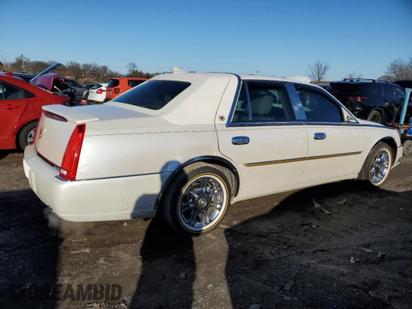 2011 Cadillac DTS z VIN 1G6KA5E6XBU109774, wystawiony jako Copart lot #45548595 z przebiegiem 90 356 mil mil oraz Szkoda całkowita • Salvage title. Historia ofert i sprzedaży dostępna na DreamBid. Obrazek 3.