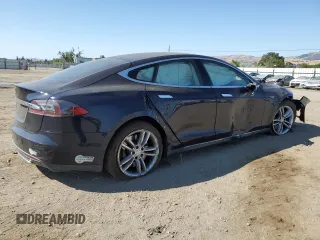 2013 Tesla Model S with VIN 5YJSA1AC9DFP10400, listed as a Copart auction lot 59047985 with 165,166 mi miles and Salvage title. Bid and sale history available at DreamBid. Image 3.