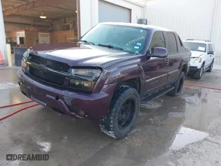 2004 Chevrolet Avalanche with VIN 3GNEC12T94G262585, listed as a IAAI auction lot 41994258 with 174,707 mi miles. Bid and sale history available at carsss.com. Image 2.