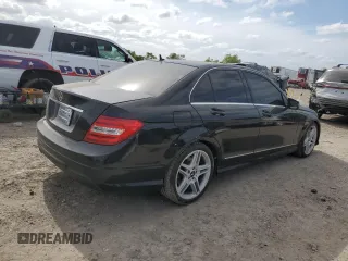 2013 Mercedes-Benz C 250 Sport z VIN WDDGF4HB2DA778901, wystawiony jako Copart lot #53280705 z przebiegiem 165 118 mil mil oraz Szkoda całkowita • Salvage title. Historia ofert i sprzedaży dostępna na DreamBid. Obrazek 3.