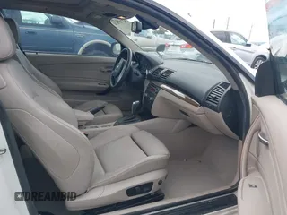 2010 BMW 1 Series 128i z VIN WBAUP7C51AVK77108, wystawiony jako IAAI lot #42217674 z przebiegiem 150 548 mil mil oraz . Historia ofert i sprzedaży dostępna na DreamBid. Obrazek 5.