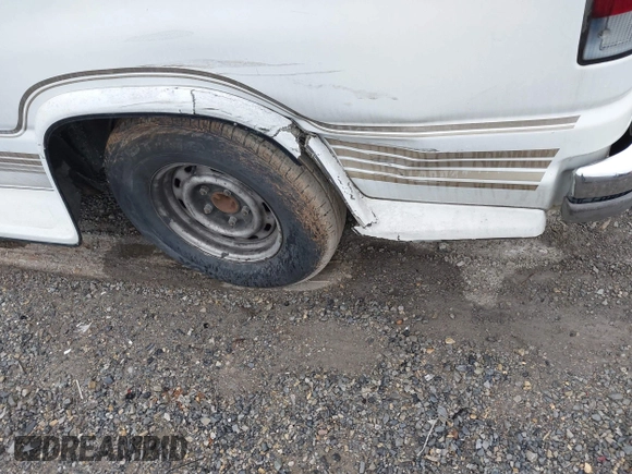 1994 Ford Econoline Cargo с VIN 1FDEE14N3RHA79838, выставлен на аукционе IAAI как лот 42207281 с пробегом Не указан миль и . История ставок и продаж доступна на DreamBid. Изображение 16.