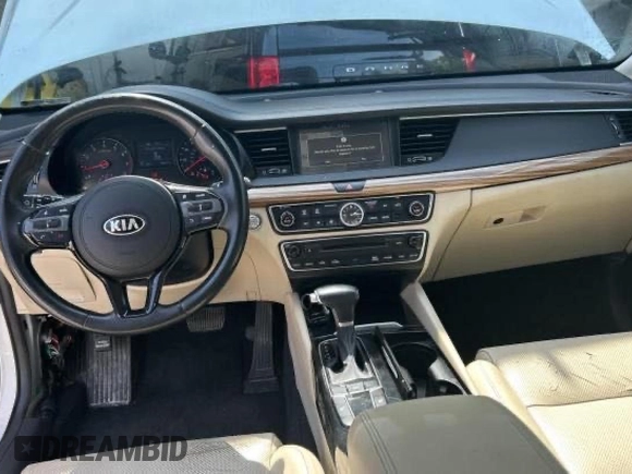 2017 Kia Cadenza Technology z VIN KNALC4J1XH5063296, wystawiony jako Copart lot #62104505 z przebiegiem 84 447 mil mil oraz Szkoda całkowita • Salvage title. Historia ofert i sprzedaży dostępna na DreamBid. Obrazek 9.