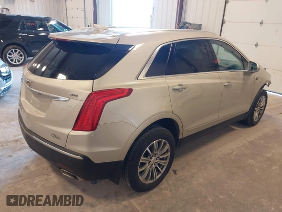 2017 Cadillac XT5 Luxury AWD z VIN 1GYKNDRS1HZ160606, wystawiony jako IAAI lot #41990425 z przebiegiem 130 822 mil mil oraz . Historia ofert i sprzedaży dostępna na DreamBid. Obrazek 4.