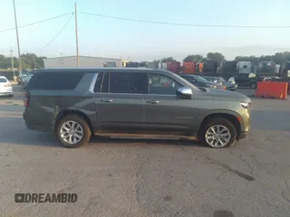 2023 Chevrolet Suburban Premier z VIN 1GNSKFKD8PR305863, wystawiony jako IAAI lot #37536455 z przebiegiem 13 765 mil mil oraz . Historia ofert i sprzedaży dostępna na DreamBid. Obrazek 13.