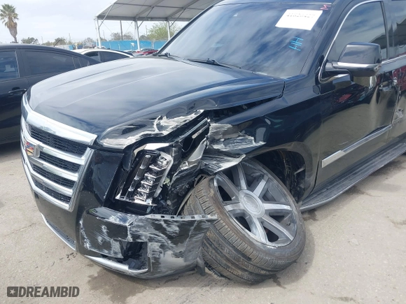 2015 Cadillac Escalade Luxury with VIN 1GYS3MKJ6FR747131, listed as a IAAI auction lot 41820427 with 49,956 mi miles. Bid and sale history available at carsss.com. Image 6.