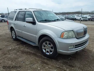 2006 Lincoln Navigator Luxury with VIN 5LMFU27526LJ25805, listed as a IAAI auction lot 41950777 with 195,858 mi miles. Bid and sale history available at carsss.com. Image 1.
