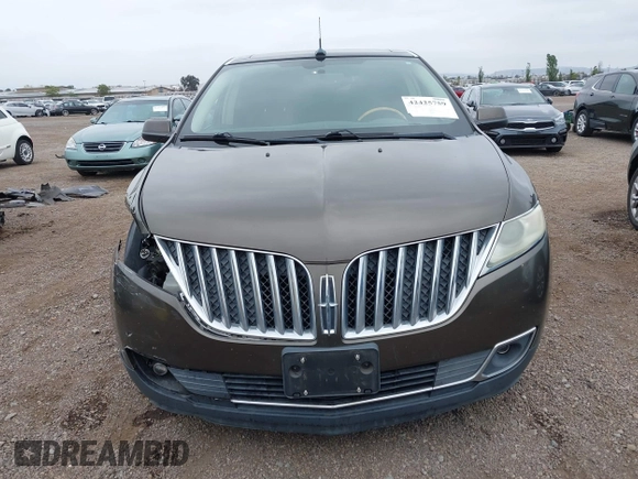 2011 Lincoln MKX z VIN 2LMDJ8JK2BBJ23510, wystawiony jako IAAI lot #42425759 z przebiegiem 138 844 mil mil oraz . Historia ofert i sprzedaży dostępna na DreamBid. Obrazek 12.