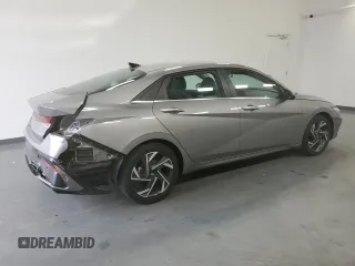 2024 Hyundai Elantra Limited z VIN KMHLP4DGXRU802905, wystawiony jako Copart lot #60417315 z przebiegiem 15 039 mil mil oraz Czysty tytuł • Clean title. Historia ofert i sprzedaży dostępna na DreamBid. Obrazek 3.