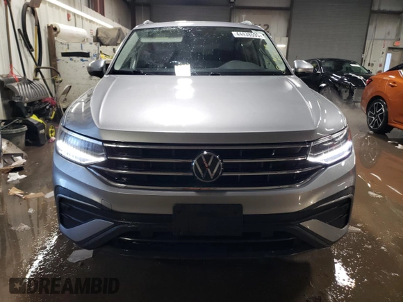 2024 Volkswagen Tiguan SE with VIN 3VVMB7AXXRM113563, listed as a Copart auction lot 44438595 with 819 mi miles and Salvage title. Bid and sale history available at DreamBid. Image 5.