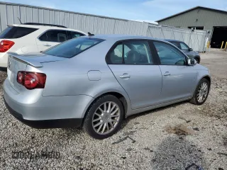 2008 Volkswagen Jetta Wolfsburg Edition z VIN 3VWRJ71K98M189900, wystawiony jako Copart lot #77866404 z przebiegiem 143 209 mil mil oraz Czysty tytuł • Clean title. Historia ofert i sprzedaży dostępna na DreamBid. Obrazek 3.