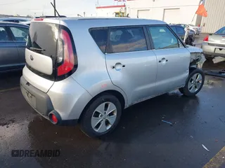 2016 Kia Soul with VIN KNDJN2A20G7853825, listed as a IAAI auction lot 41604997 with 133,624 mi miles. Bid and sale history available at carsss.com. Image 4.