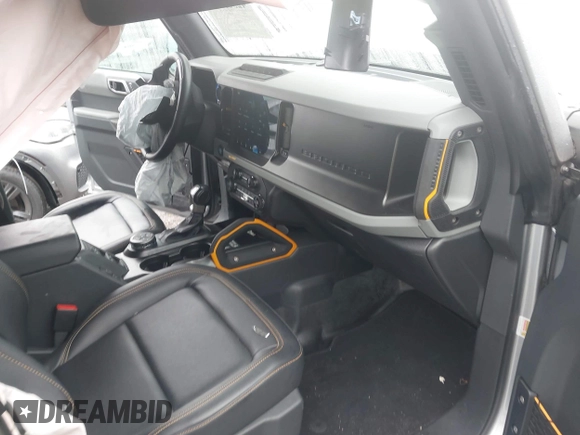 2021 Ford Bronco z VIN 1FMEE5DP7MLA78805, wystawiony jako IAAI lot #42363222 z przebiegiem 57 510 mil mil oraz . Historia ofert i sprzedaży dostępna na DreamBid. Obrazek 5.