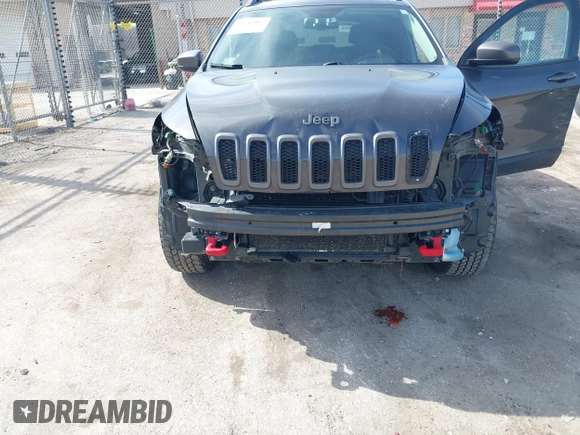 2015 Jeep Cherokee Trailhawk z VIN 1C4PJMBS3FW520328, wystawiony jako IAAI lot #41746017 z przebiegiem 83 485 mil mil oraz . Historia ofert i sprzedaży dostępna na DreamBid. Obrazek 6.