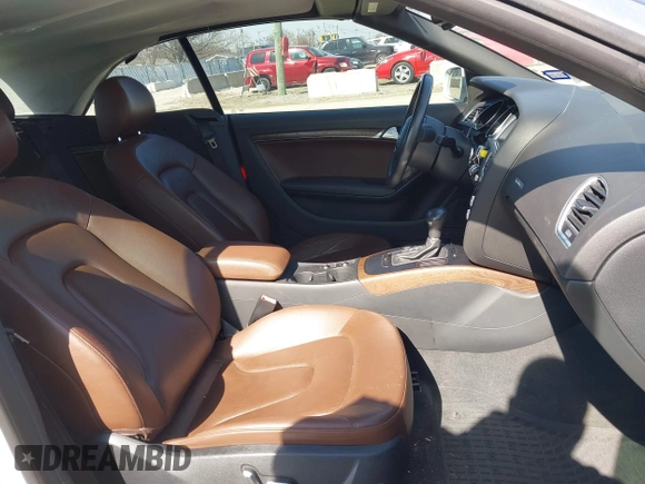 2015 Audi A5 Premium Plus z VIN WAUMFAFH3FN001641, wystawiony jako IAAI lot #41781985 z przebiegiem 44 229 mil mil oraz . Historia ofert i sprzedaży dostępna na DreamBid. Obrazek 5.