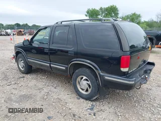 2002 Chevrolet Blazer LS с VIN 1GNDT13W2W2222929, выставлен на аукционе IAAI как лот 42577071 с пробегом 142 310 миль миль и . История ставок и продаж доступна на DreamBid. Изображение 3.