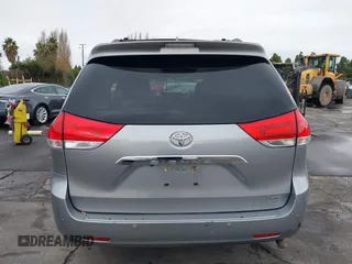 2012 Toyota Sienna XLE with VIN 5TDDK3DC9CS042847, listed as a IAAI auction lot 40970090 with 101,813 mi miles. Bid and sale history available at carsss.com. Image 17.
