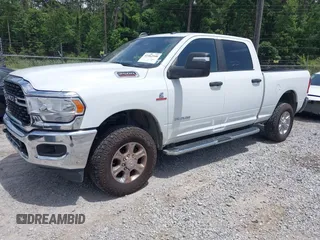 2024 Ram 2500 Big Horn z VIN 3C6UR5DL4RG154221, wystawiony jako IAAI lot #42462540 z przebiegiem 36 235 mil mil oraz . Historia ofert i sprzedaży dostępna na DreamBid. Obrazek 17.
