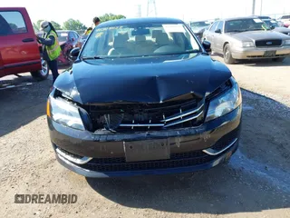 2014 Volkswagen Passat SE с VIN 1VWBN7A37EC002696, выставлен на аукционе IAAI как лот 42308028 с пробегом 165 111 миль миль и . История ставок и продаж доступна на DreamBid. Изображение 12.