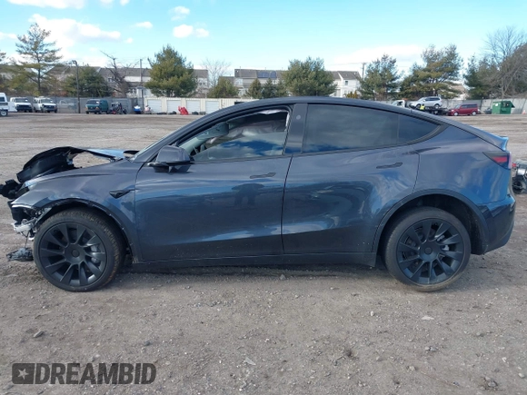2024 Tesla Model Y Long Range z VIN 7SAYGDEE5RA317748, wystawiony jako IAAI lot #41468404 z przebiegiem 3 476 mil mil oraz . Historia ofert i sprzedaży dostępna na DreamBid. Obrazek 14.