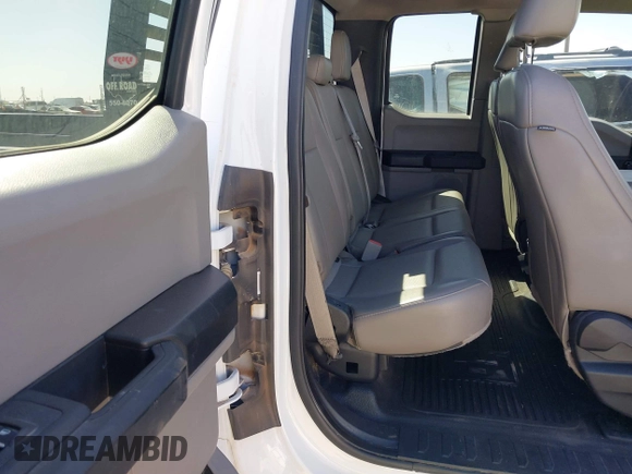 2018 Ford F-250 XL z VIN 1FT7X2BT7JEB31878, wystawiony jako IAAI lot #41852187 z przebiegiem 230 879 mil mil oraz . Historia ofert i sprzedaży dostępna na DreamBid. Obrazek 8.