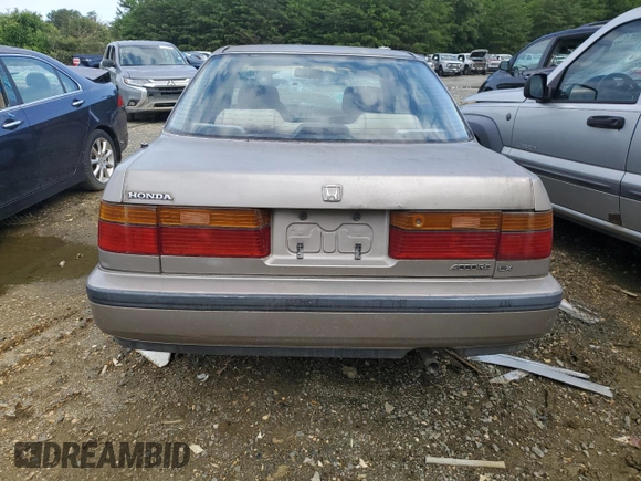 1991 Honda Accord z VIN 1HGCB7655MA125418, wystawiony jako Copart lot #42049712 z przebiegiem 241 937 mil mil oraz Nie do naprawy • Non repairable. Historia ofert i sprzedaży dostępna na DreamBid. Obrazek 6.