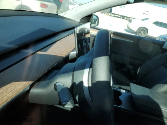 2024 Tesla Model Y with VIN 7SAYGDED4RA302987, listed as a Copart auction lot 81684034 with 0 mi miles and Salvage Title. Bid and sale history available at carsss.com. Image 9.
