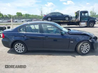 2007 BMW 3 Series 328i with VIN WBAVA33577KX82272, listed as a IAAI auction lot 42175352 with 194,774 mi miles and . Bid and sale history available at DreamBid. Image 13.