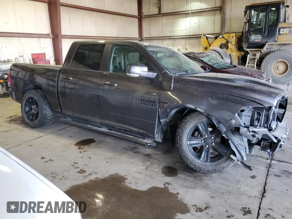 2017 Ram 1500 Night z VIN 1C6RR7MT6HS812579, wystawiony jako Copart lot #47369895 z przebiegiem 60 427 mil mil oraz Szkody całkowita. Historia ofert i sprzedaży dostępna na DreamBid. Obrazek 4.