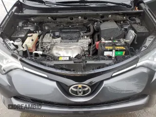 2017 Toyota RAV4 LE z VIN JTMZFREV5HJ130828, wystawiony jako Copart lot #58400825 z przebiegiem 99 116 mil mil oraz Szkoda całkowita • Salvage title. Historia ofert i sprzedaży dostępna na DreamBid. Obrazek 12.