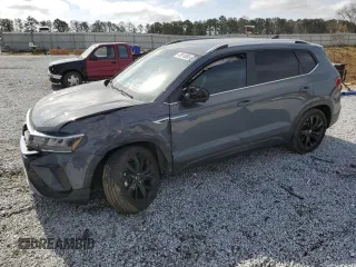 2022 Volkswagen Taos SE z VIN 3VVRX7B20NM075703, wystawiony jako Copart lot #48918865 z przebiegiem 51 257 mil mil oraz Szkody całkowita. Historia ofert i sprzedaży dostępna na DreamBid. Obrazek 1.