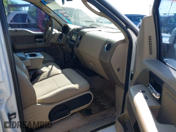 2006 Ford F-150 XLT z VIN 1FTPW12V96KD74745, wystawiony jako IAAI lot #42618406 z przebiegiem 222 461 mil mil oraz . Historia ofert i sprzedaży dostępna na DreamBid. Obrazek 5.