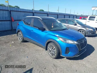 2023 Nissan Kicks SV z VIN 3N1CP5CV4PL551450, wystawiony jako IAAI lot #41990738 z przebiegiem 26 020 mil mil oraz . Historia ofert i sprzedaży dostępna na DreamBid. Obrazek 1.