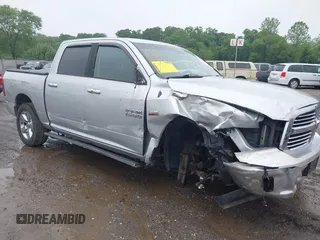 2015 Ram 1500 Big Horn z VIN 3C6RR7LTXFG629627, wystawiony jako IAAI lot #42266612 z przebiegiem 243 039 mil mil oraz . Historia ofert i sprzedaży dostępna na DreamBid. Obrazek 1.