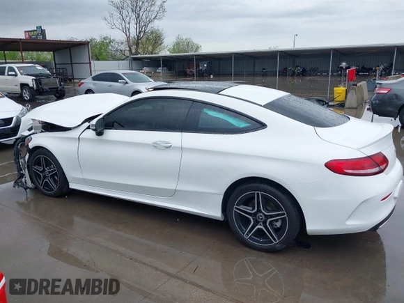 2021 Mercedes-Benz C 300 z VIN W1KWJ8EB9MG095256, wystawiony jako IAAI lot #41938967 z przebiegiem 26 404 mil mil oraz . Historia ofert i sprzedaży dostępna na DreamBid. Obrazek 14.