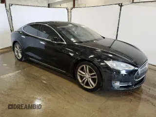 2014 Tesla Model S 60 z VIN 5YJSA1H13EFP52938, wystawiony jako Copart lot #56050055 z przebiegiem 125 376 mil mil oraz Czysty tytuł • Clean title. Historia ofert i sprzedaży dostępna na DreamBid. Obrazek 4.