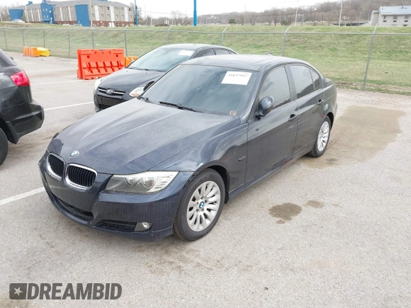 2009 BMW 3 Series 328i with VIN WBAPH77549NM30399, listed as a IAAI auction lot 41837955 with 82,610 mi miles. Bid and sale history available at carsss.com. Image 2.